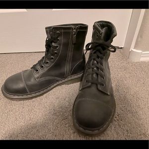 Dr. Martens Mace Zip Boots